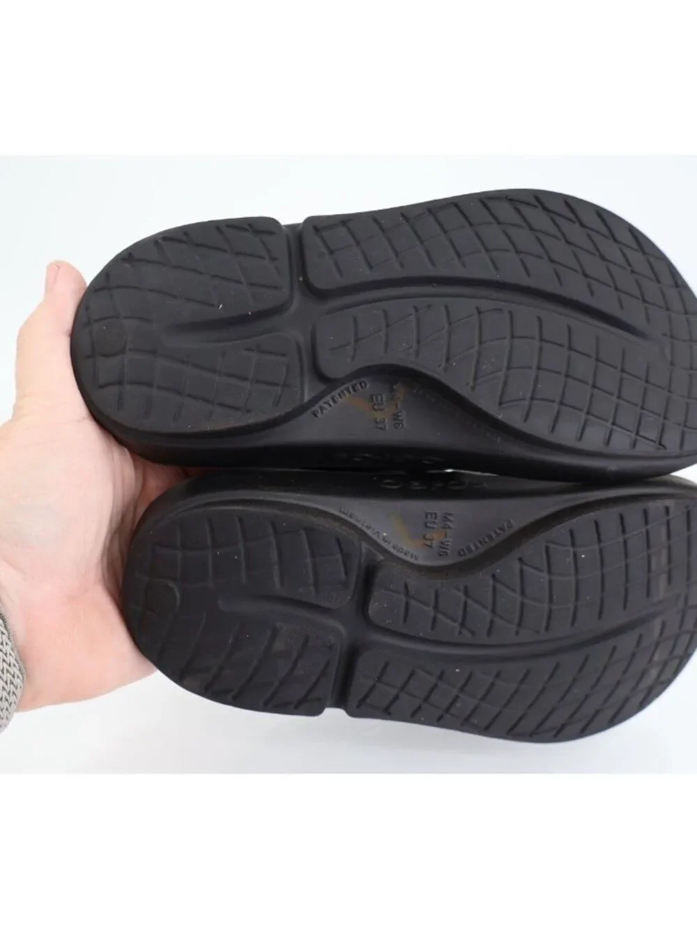 Oofos Womens OOriginal Sandal Size 6 Black Thong Slide Sport Recovery Shoe Comfy